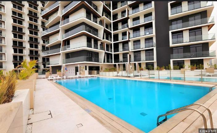 Luna Haven Retreat, Fully Furnished Luxury 1bh In Jvc, Close By Circle Mall